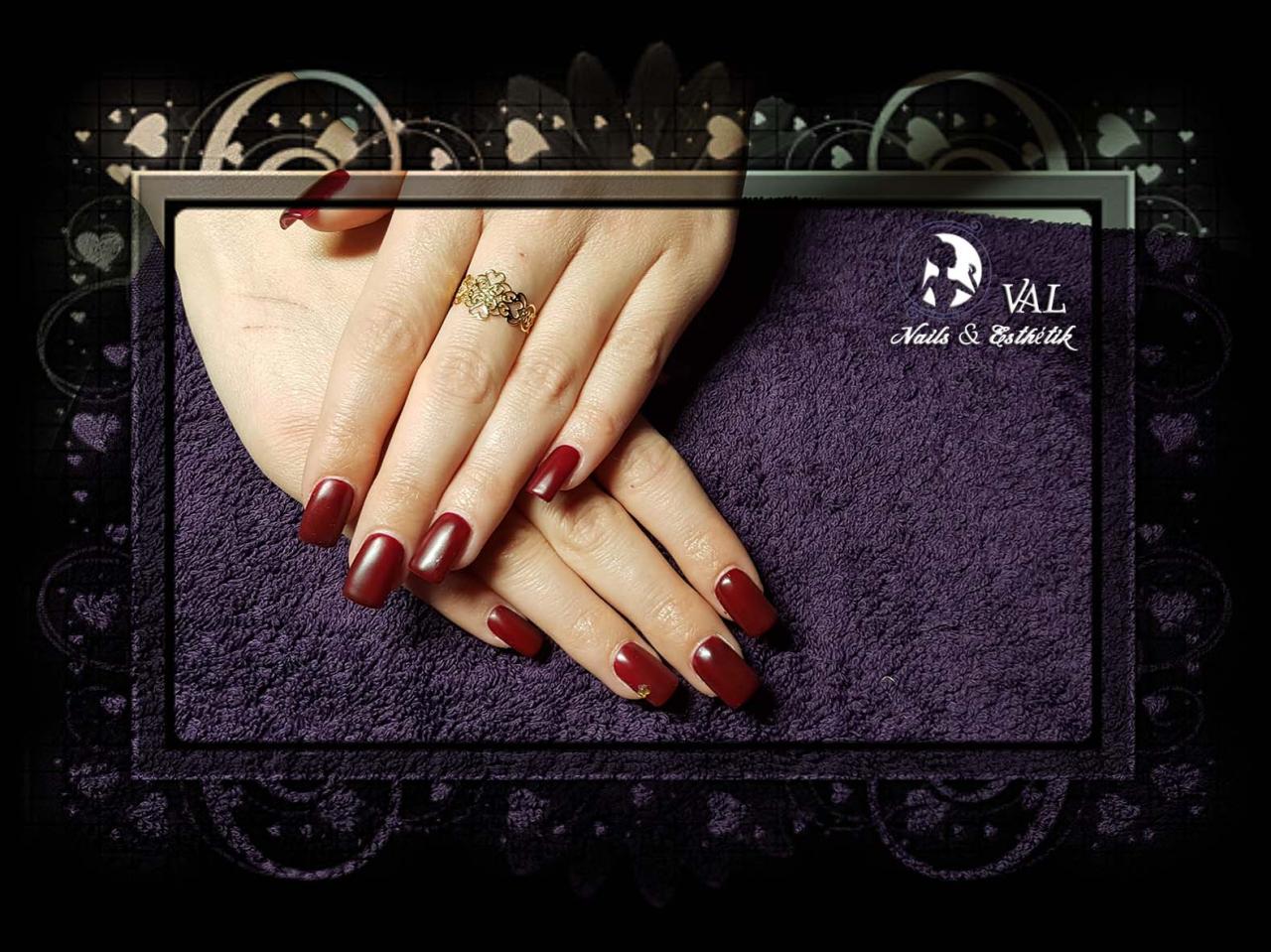 Ongles en gel & vernis semi-permanent bordeaux
